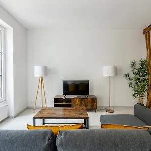 Luxurious 2 Bedroom Avenue Des Champs-elysees Saint-philippe Du Roule Free Netflix Appartement Paris